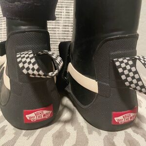 Vans Black High-Top 2 Hi V Boots with Checkered Detail. 3 mm Cool Water. Surfing